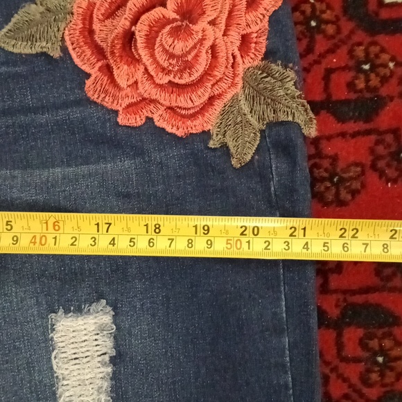 Embroidered Floral Women's Jeans - Picture 12 of 12